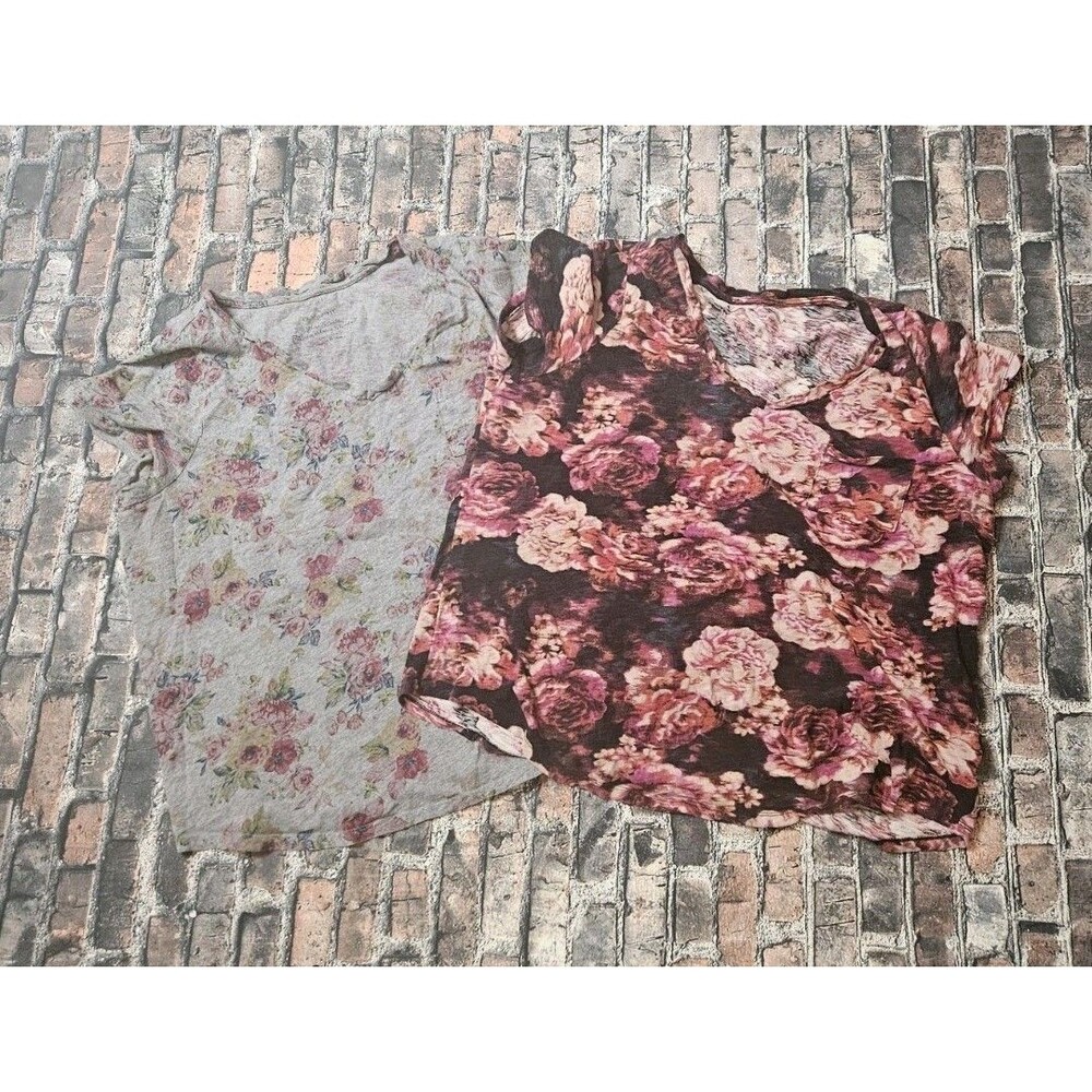 Torrid 2 Floral Top Size 2X Classic Fit Tee Lot of 2